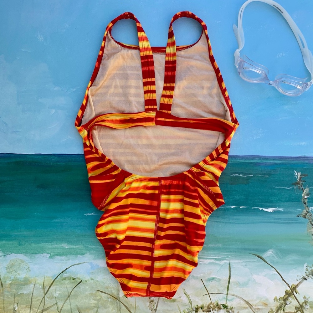 - SOLD - Nike Swim Suit Women’s Size Small - Picture 7 of 8